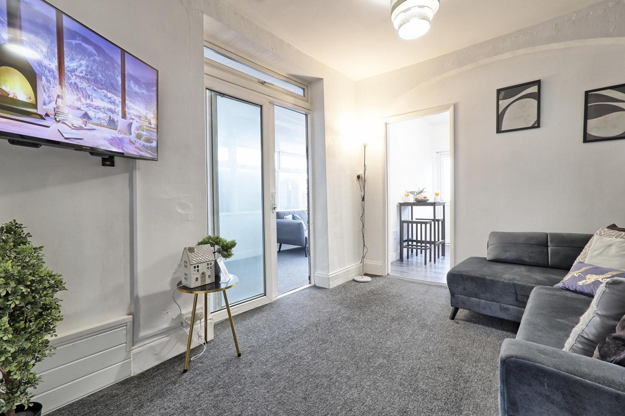 Beautiful Spacious Four Bedroom House With Parking For 2 Cars, 5 Minute Walk To Southend Station Eksteriør billede