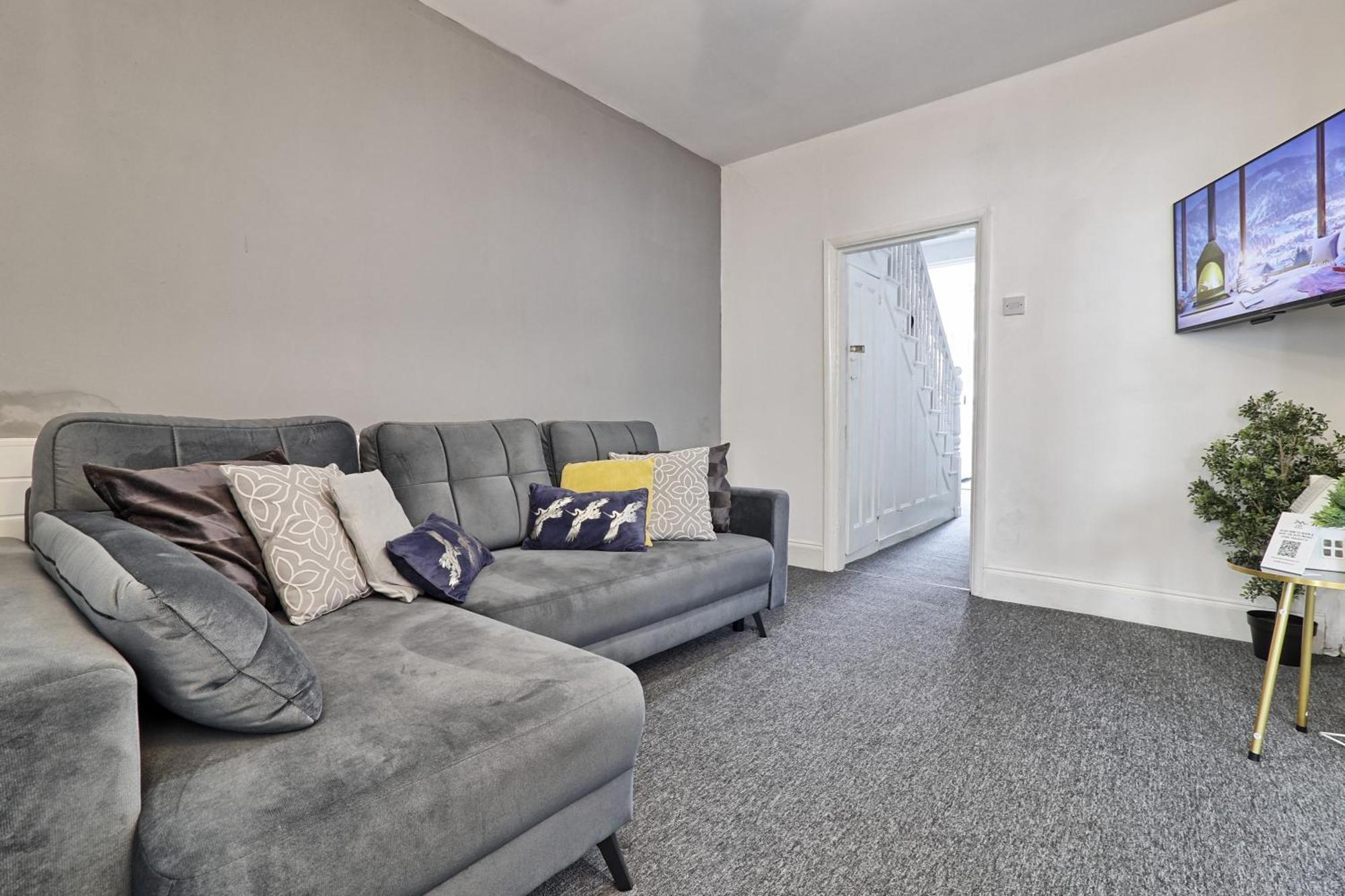 Beautiful Spacious Four Bedroom House With Parking For 2 Cars, 5 Minute Walk To Southend Station Eksteriør billede