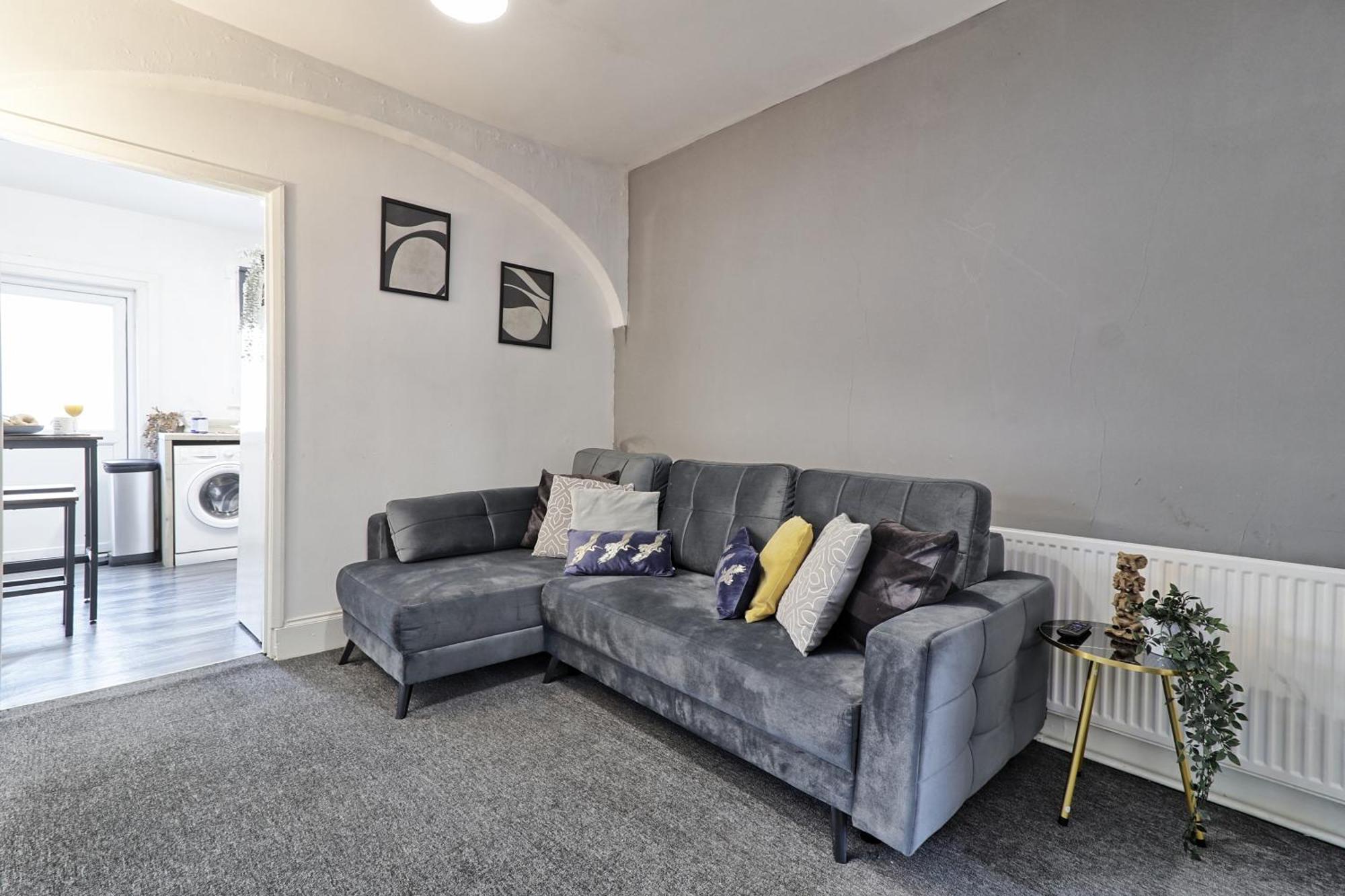 Beautiful Spacious Four Bedroom House With Parking For 2 Cars, 5 Minute Walk To Southend Station Eksteriør billede