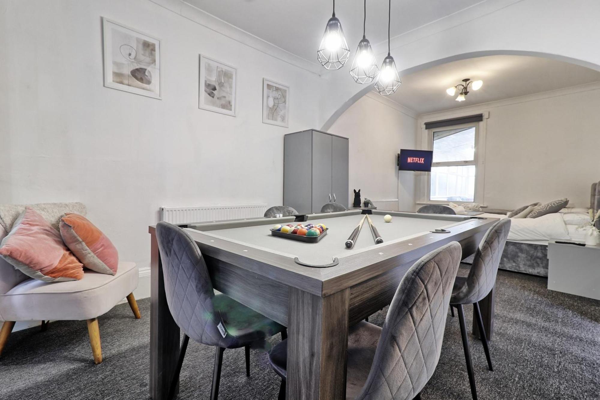 Beautiful Spacious Four Bedroom House With Parking For 2 Cars, 5 Minute Walk To Southend Station Eksteriør billede