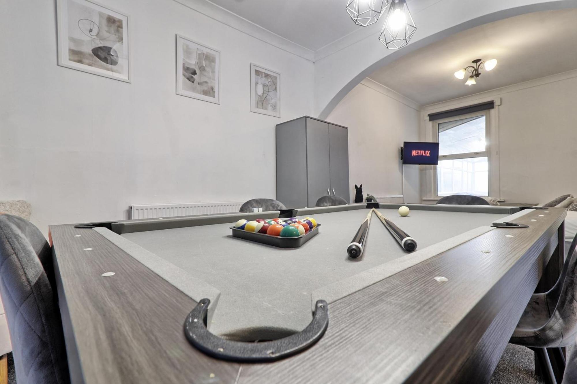 Beautiful Spacious Four Bedroom House With Parking For 2 Cars, 5 Minute Walk To Southend Station Eksteriør billede