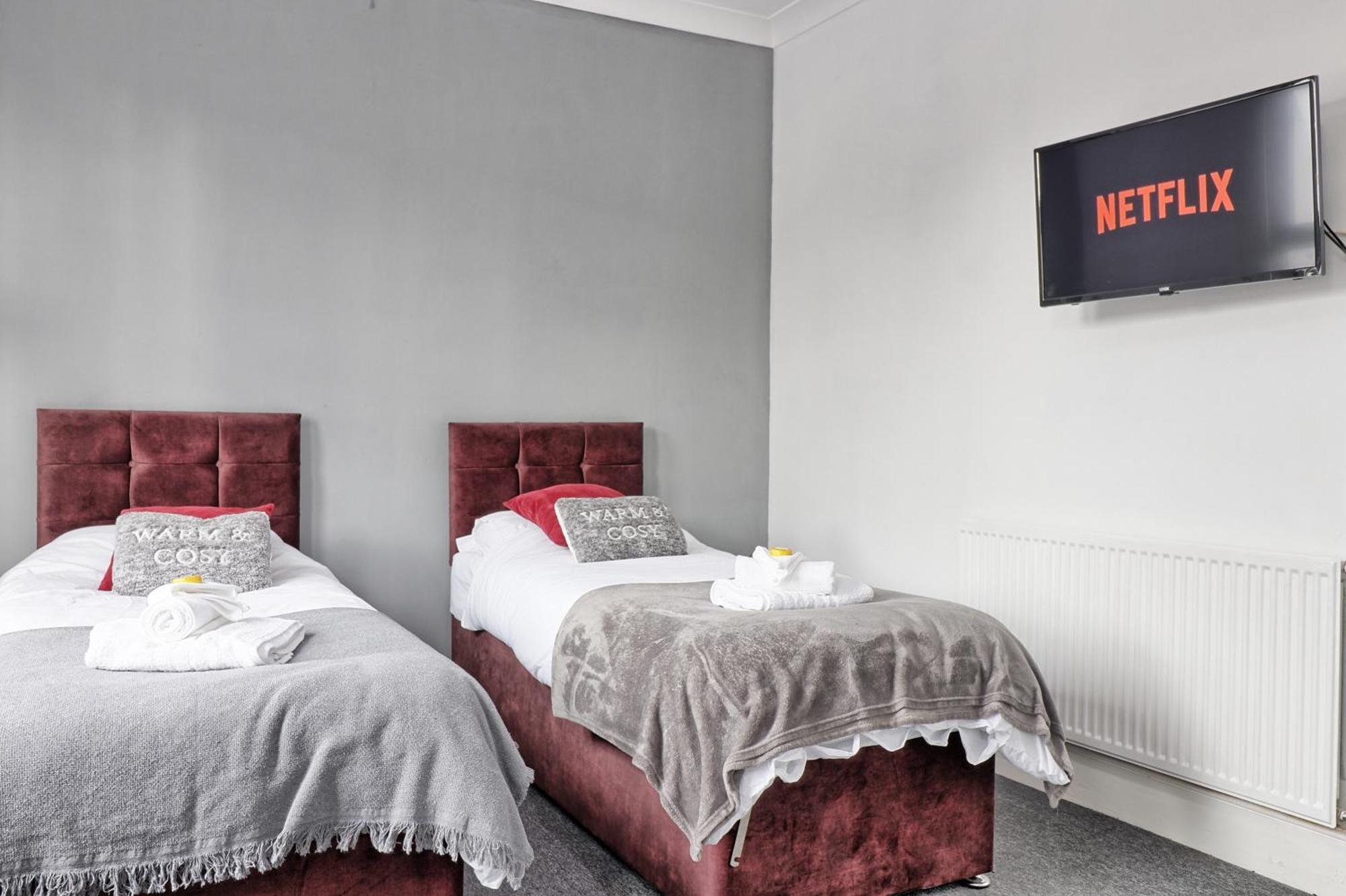 Beautiful Spacious Four Bedroom House With Parking For 2 Cars, 5 Minute Walk To Southend Station Eksteriør billede