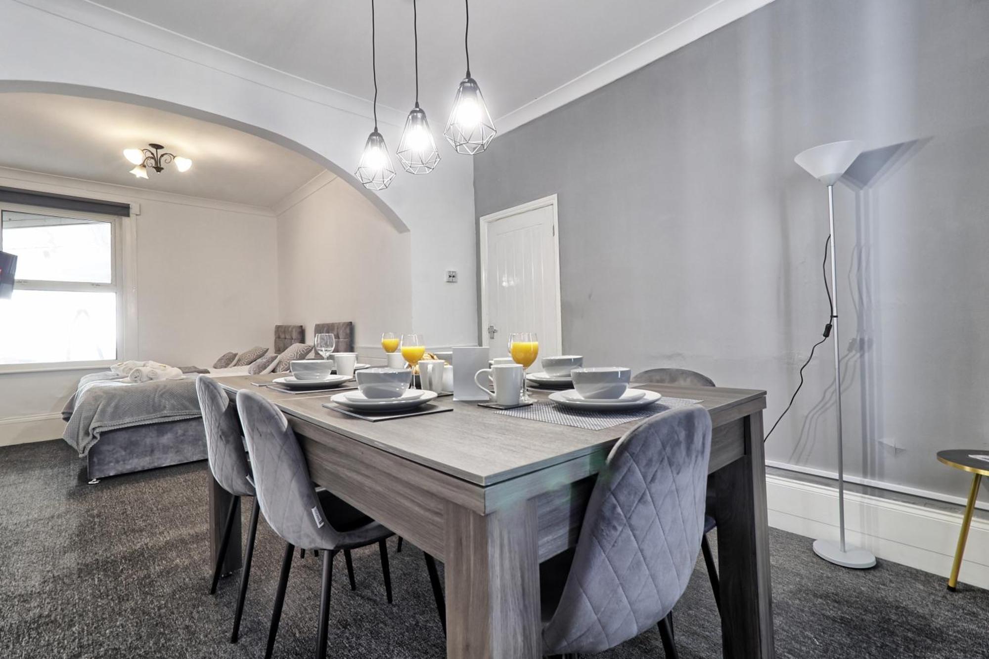 Beautiful Spacious Four Bedroom House With Parking For 2 Cars, 5 Minute Walk To Southend Station Eksteriør billede